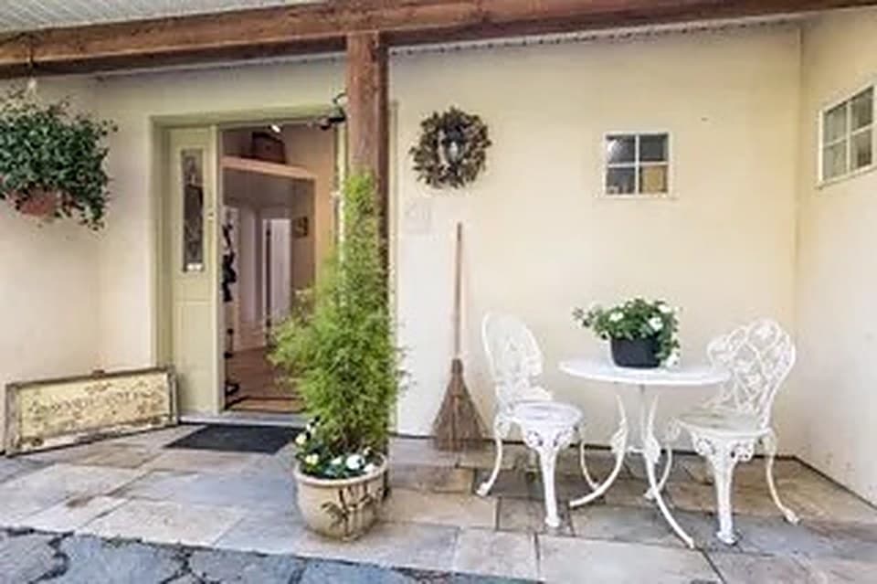The entrance to Bayview Cottage
